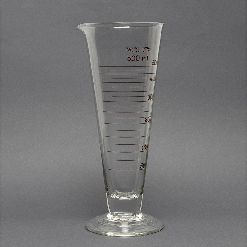 900.0000.41 - CALICE DE VIDRO GRADUADO COM BICO - 500ML - 02